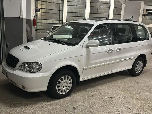 2003 Kia Carnival in White for sale