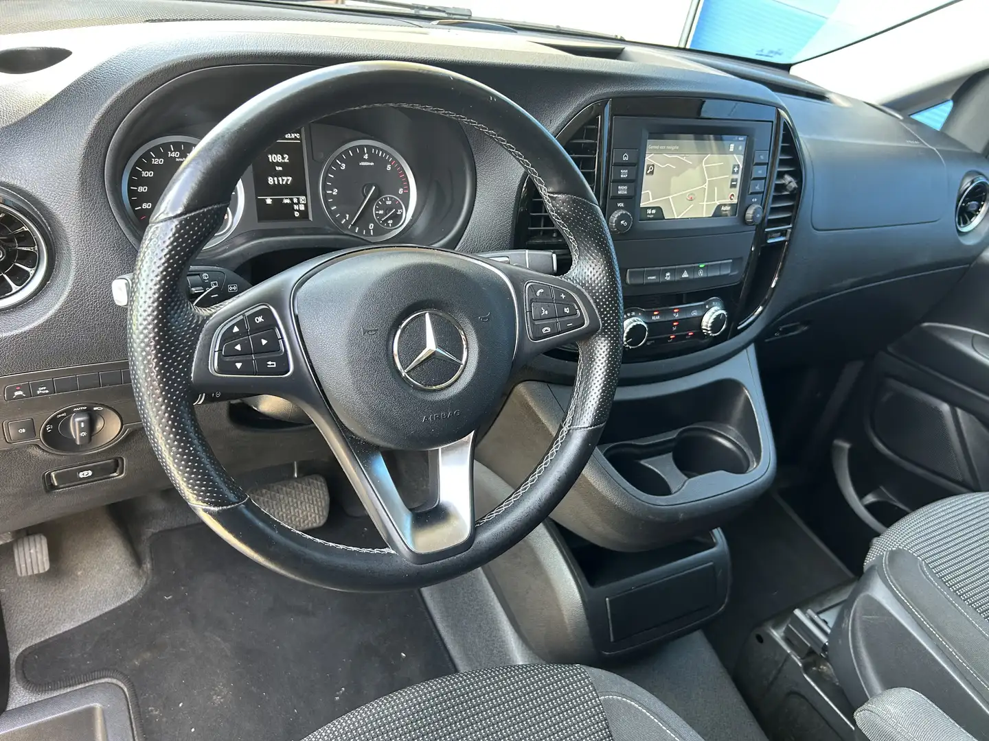 Mercedes-Benz Vito 116 Tourer Automaat 7PL (32.223Euro ex.) Distronic Negro - 2
