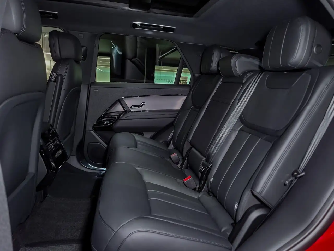 Land Rover Range Rover Sport photo Land Rover Range Rover Sport
