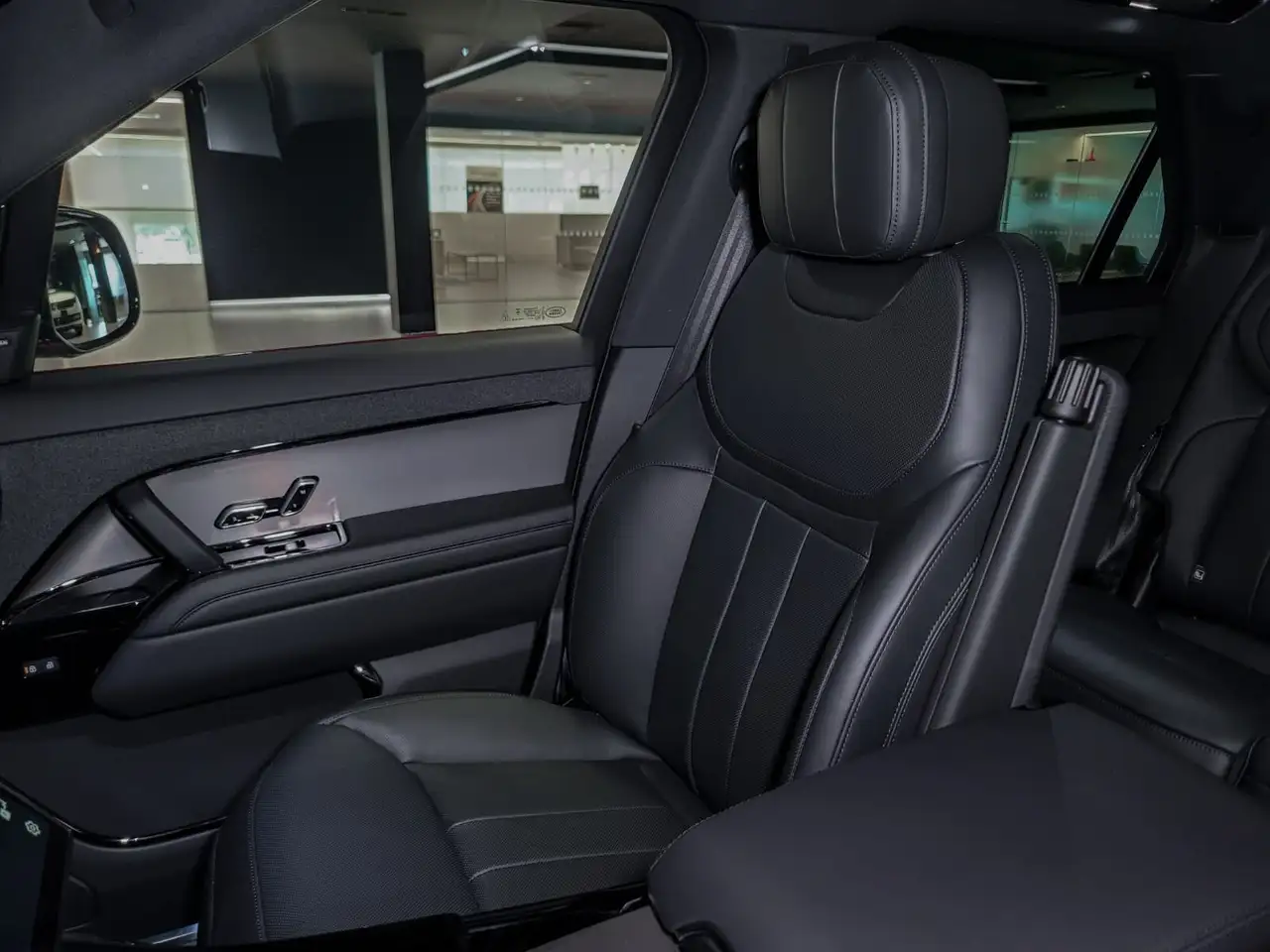 Land Rover Range Rover Sport photo Land Rover Range Rover Sport
