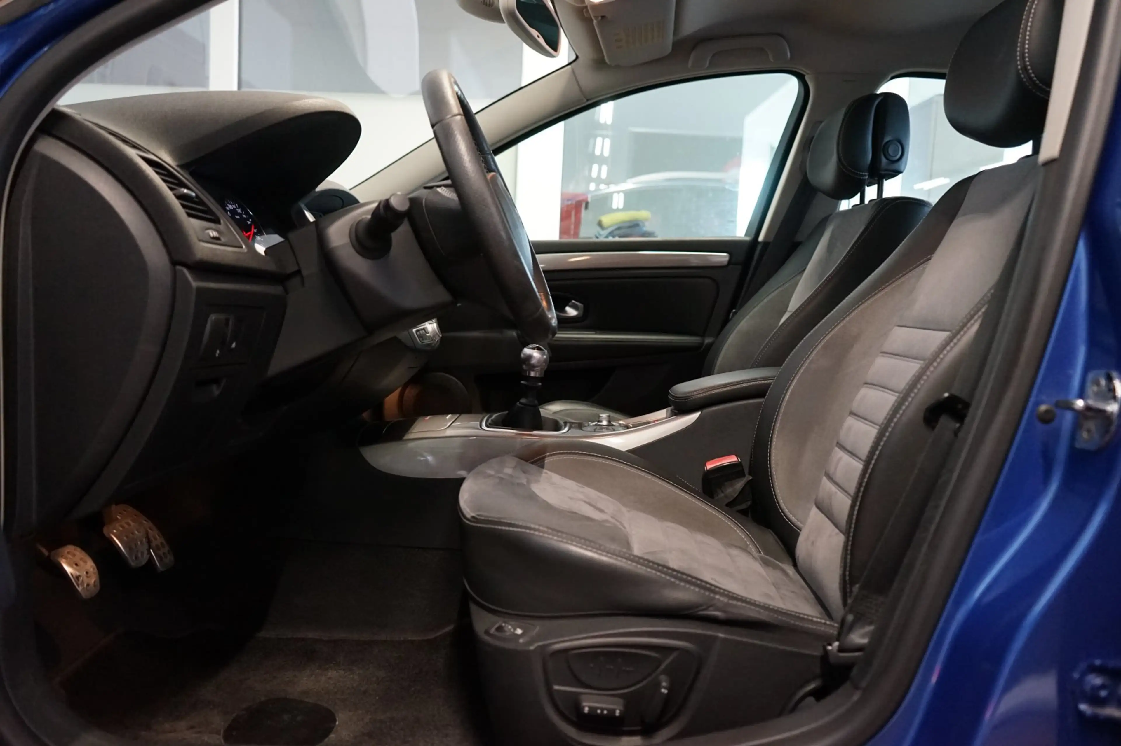 Renault Laguna Grandtour 2.0 dCi 150 FAP GT|BI-XENON|NAVI — photo 6