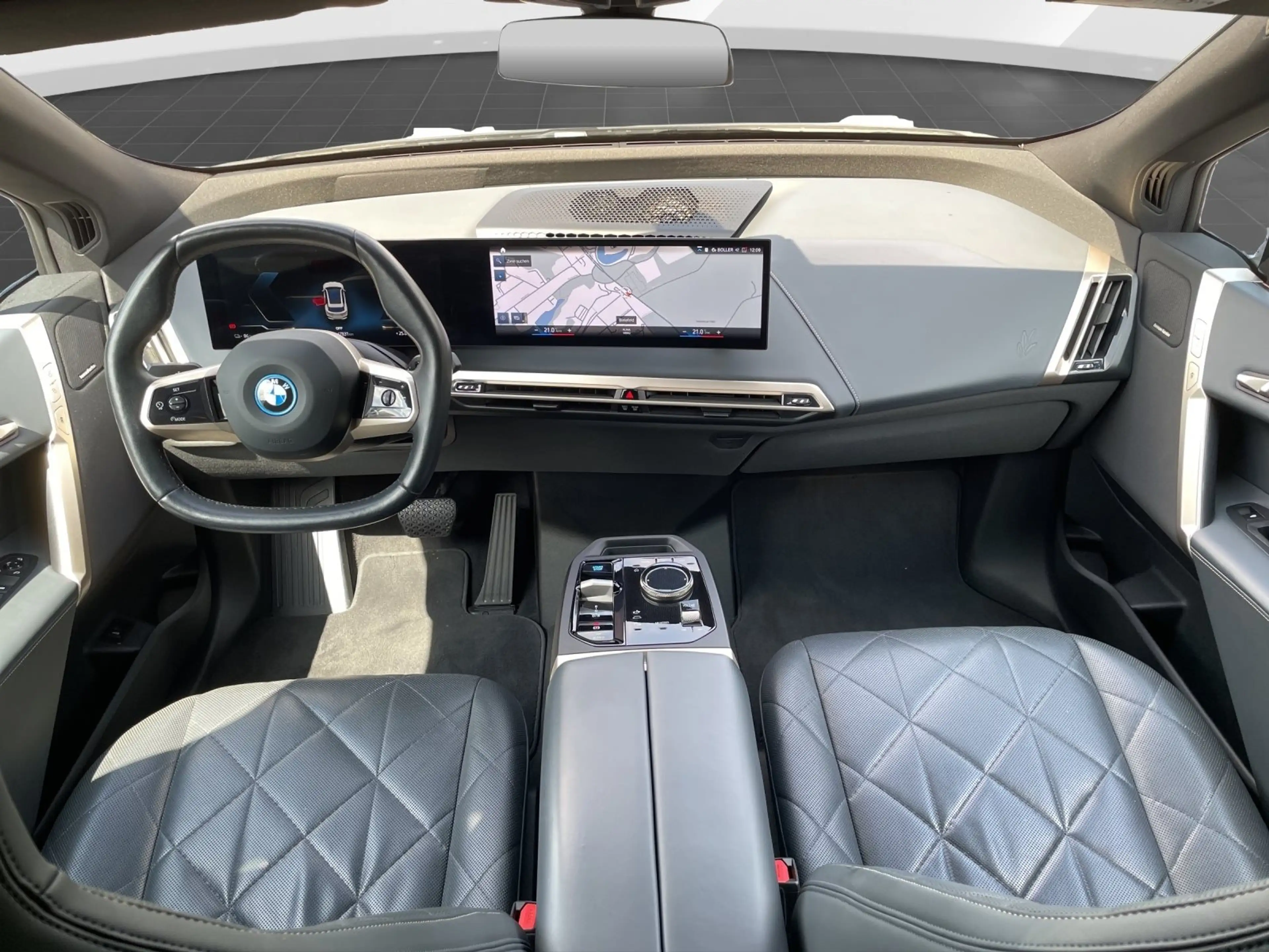 BMW iX xDrive40 Sportpaket/ AHK/ HUD/ ParkAss+/ DrivAss P — photo 9