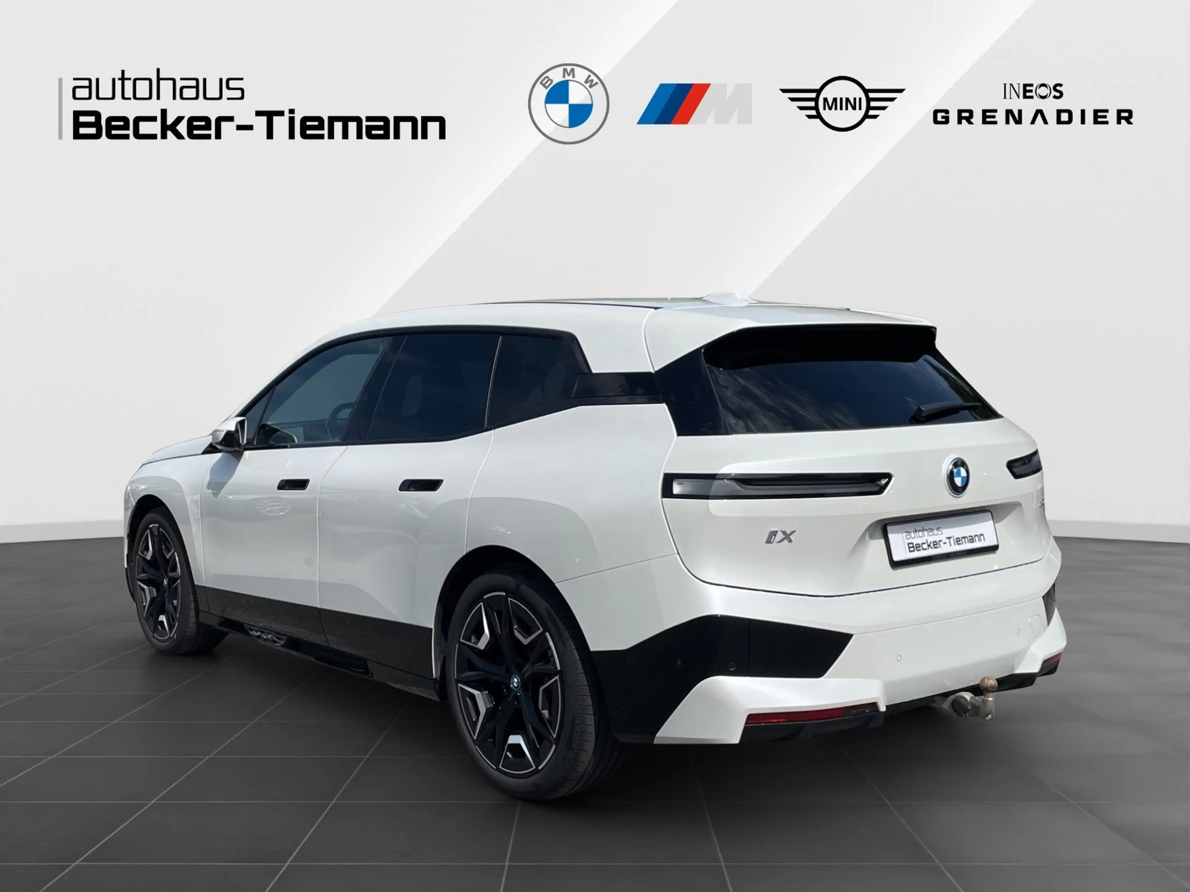 BMW iX xDrive40 Sportpaket/ AHK/ HUD/ ParkAss+/ DrivAss P — photo 4