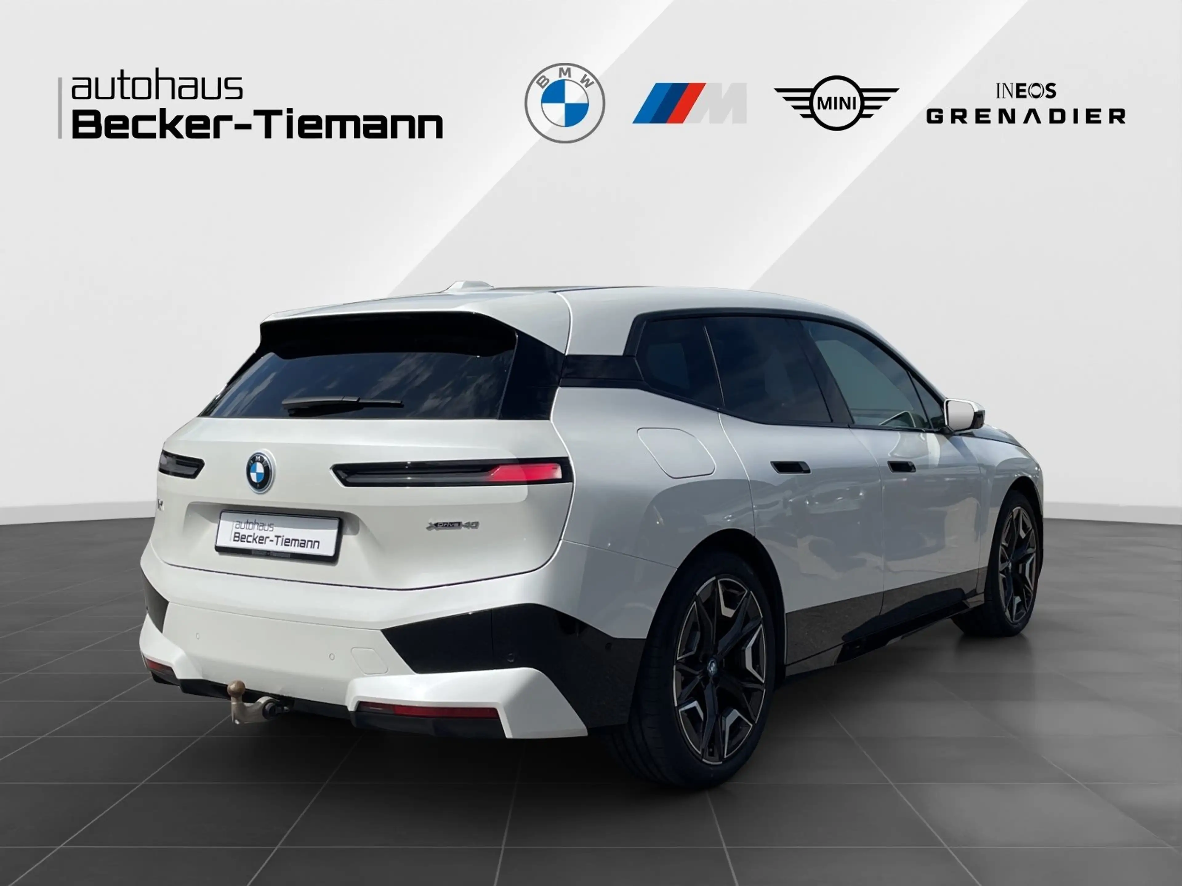BMW iX xDrive40 Sportpaket/ AHK/ HUD/ ParkAss+/ DrivAss P — photo 6