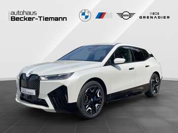 xDrive40 Sportpaket/ AHK/ HUD/ ParkAss+/ DrivAss P