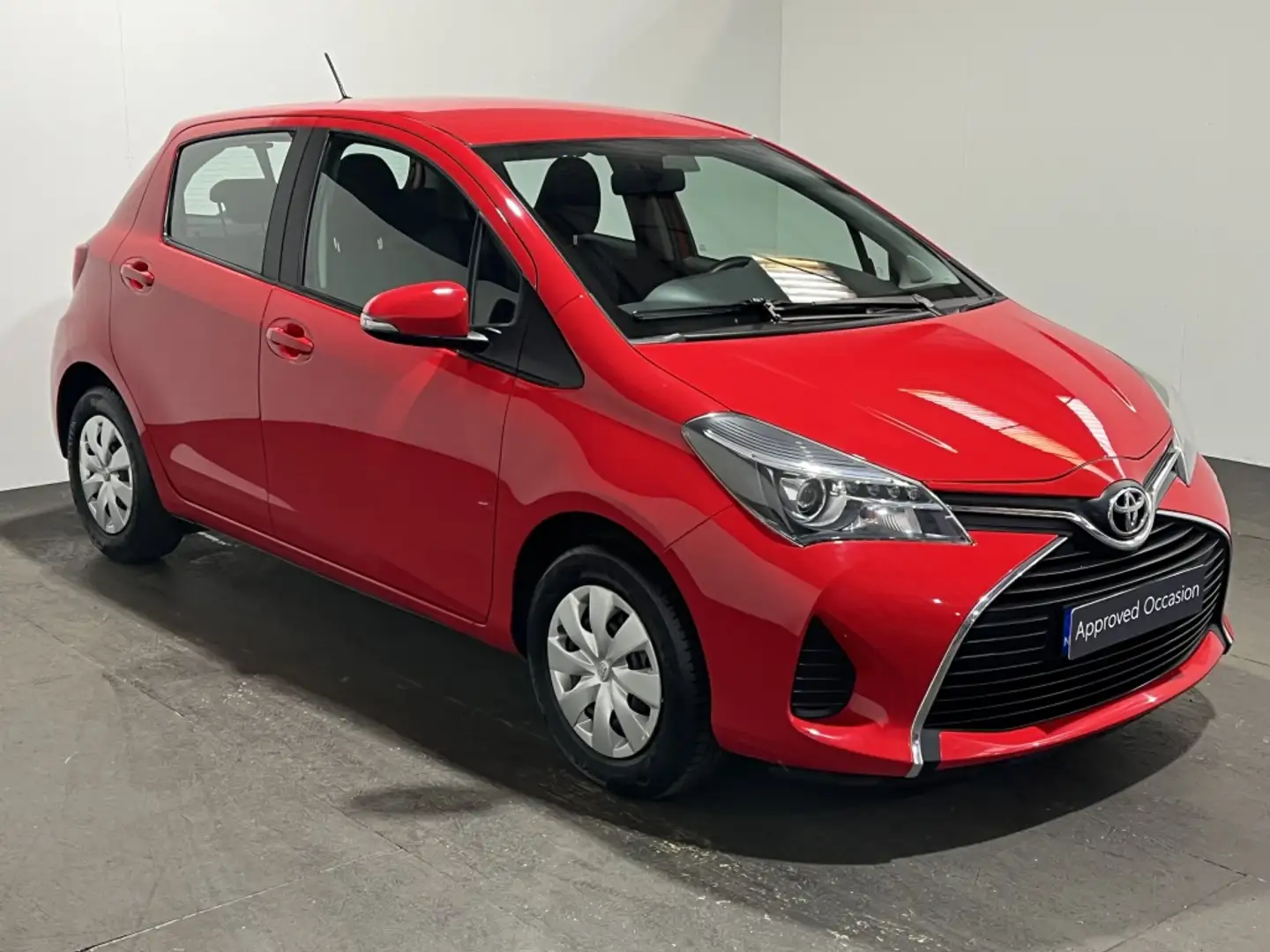Toyota Yaris 1.0 VVT-i Aspiration | AIRCO | CAMERA | Rood - 2