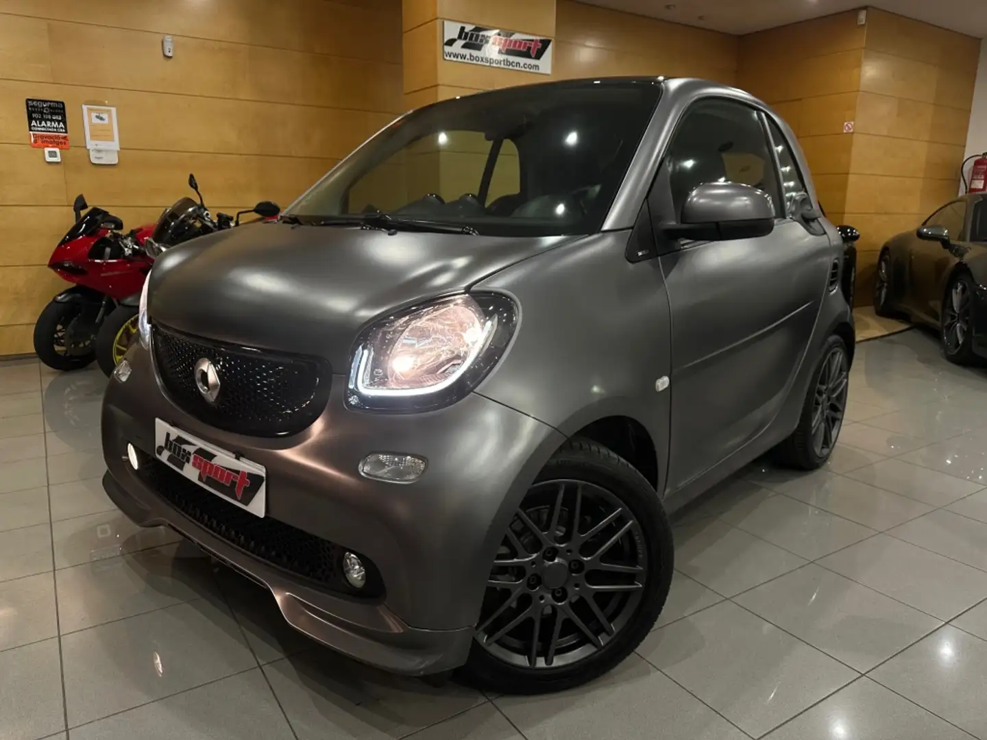 smart forTwo Coupé 66 Passion Aut. Gris - 1