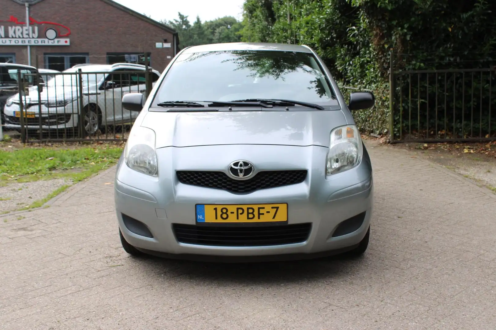Toyota Yaris 1.0 VVTi Acces, Airco, 126335KM +Nap + garantie Grijs - 2