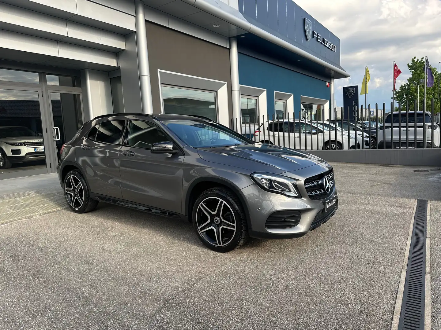 Mercedes-Benz GLA 200 GLA 200 d Premium auto - 1