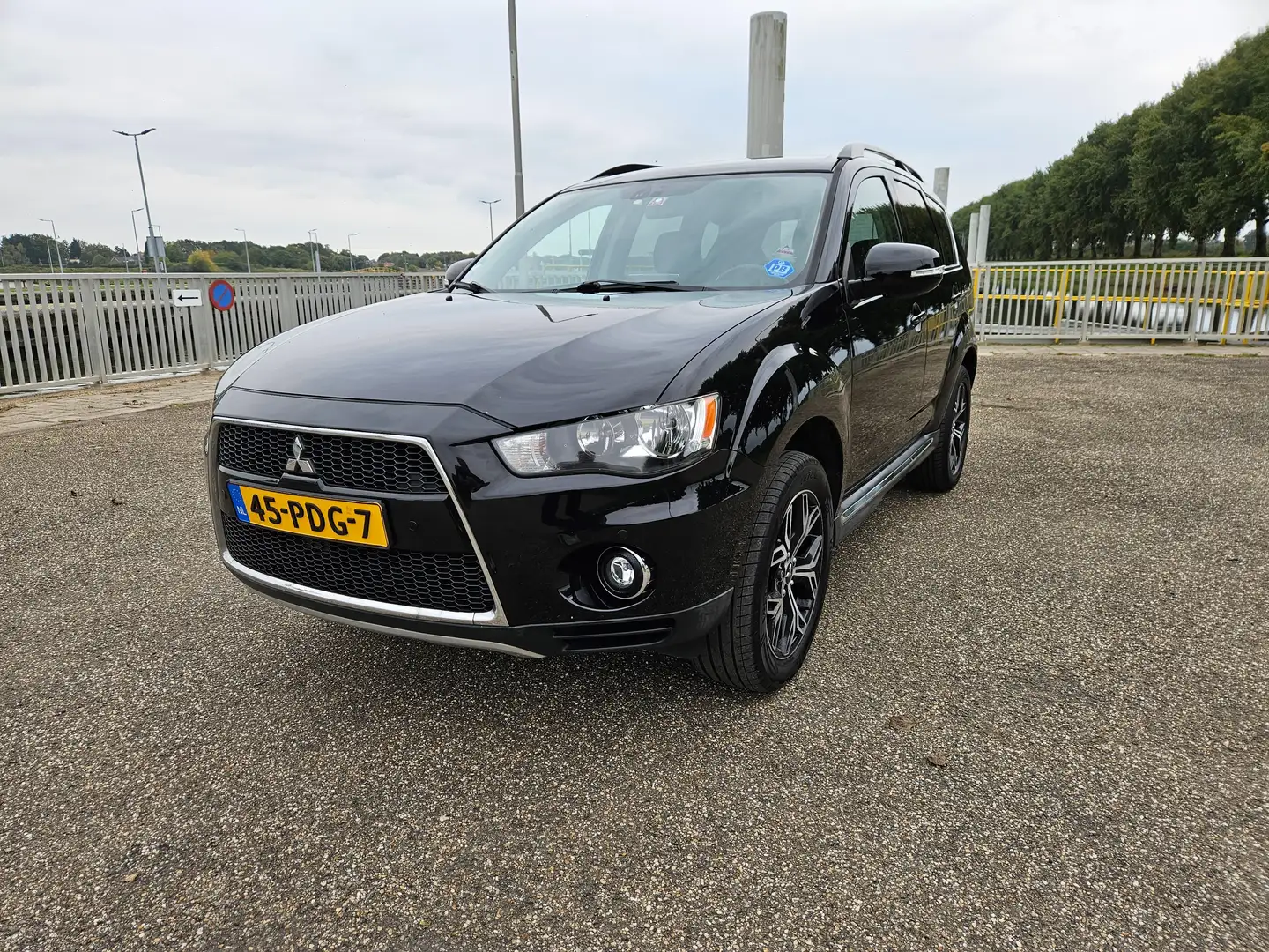 Mitsubishi Outlander Outlander 2.0 Intro Edition Black - 2