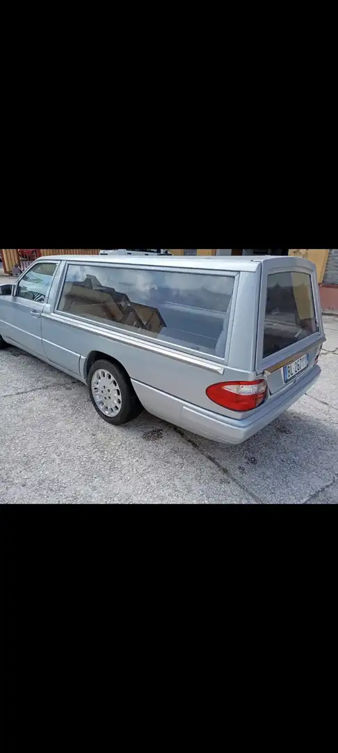 Mercedes-Benz 250 Funebre - 2