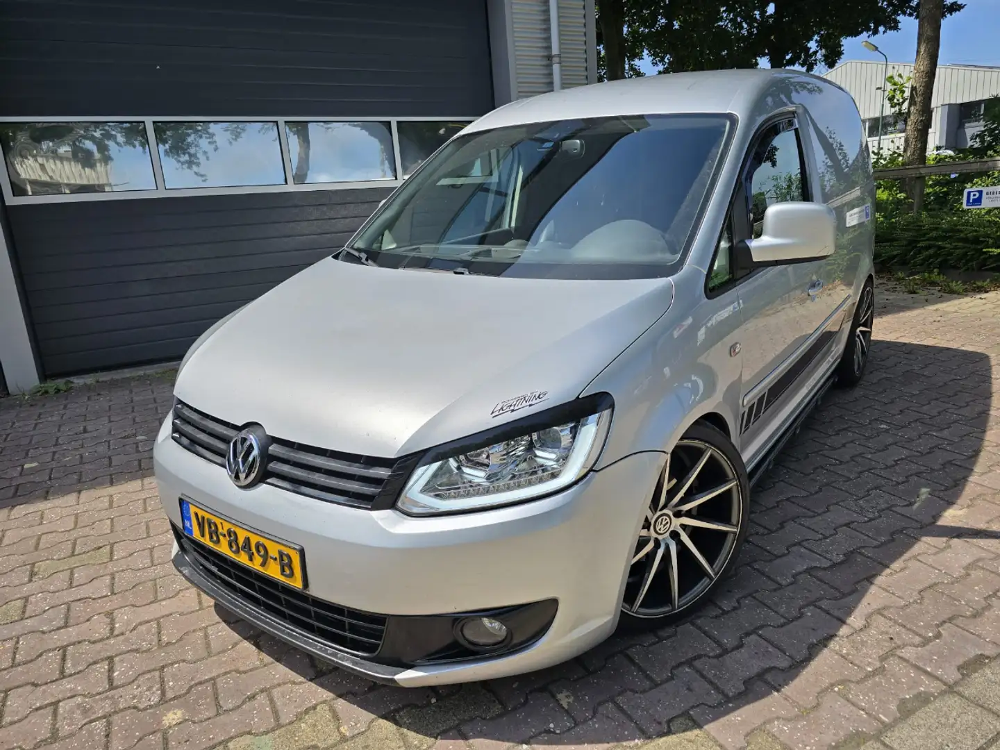 Volkswagen Caddy 1.6 TDI 75 PK Szary - 1