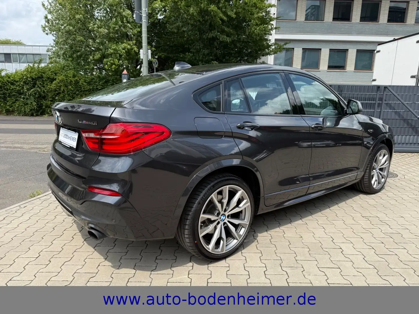 BMW X4 M i 20"/DAB/LED/HUD 2.Hd top Zustand Šedá - 2