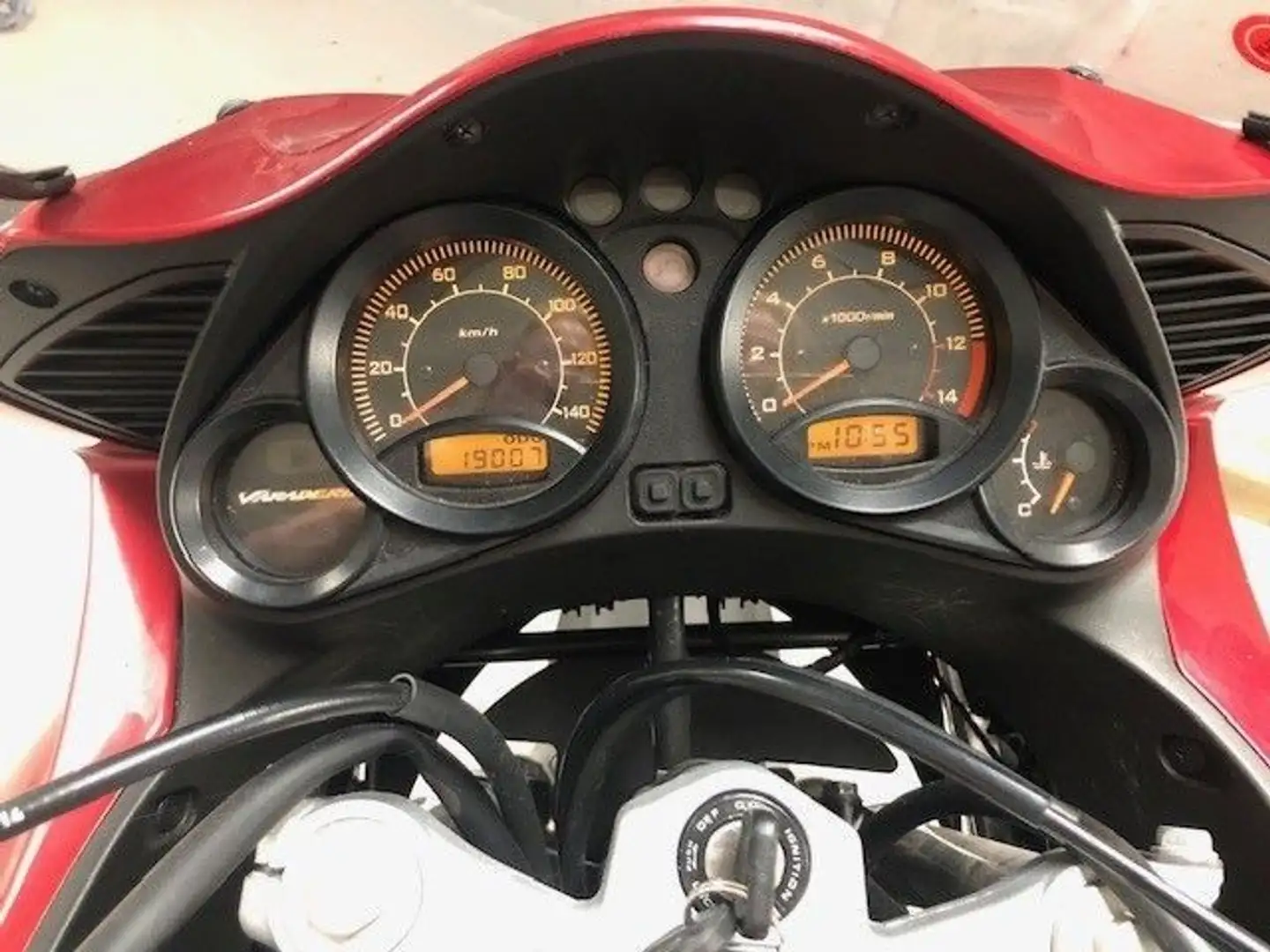 Honda Varadero XL 125 Czerwony - 1