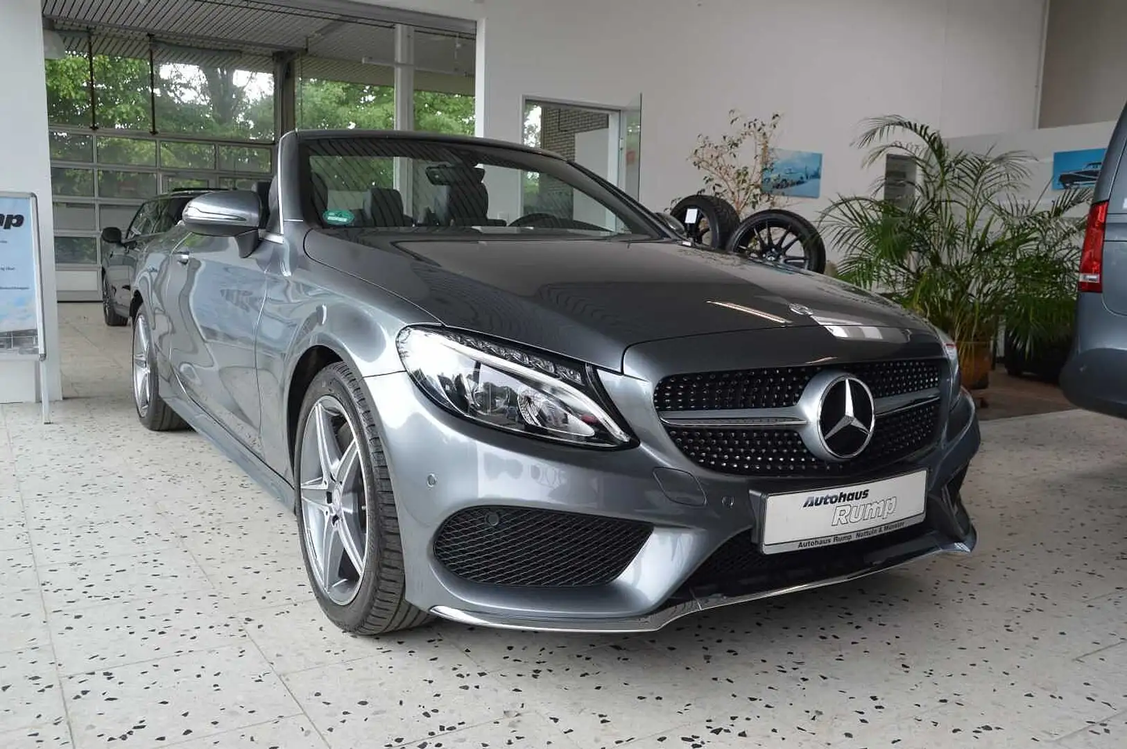 Mercedes-Benz C 200 Cabrio 9G-TRONIC AMG Line Grau - 1
