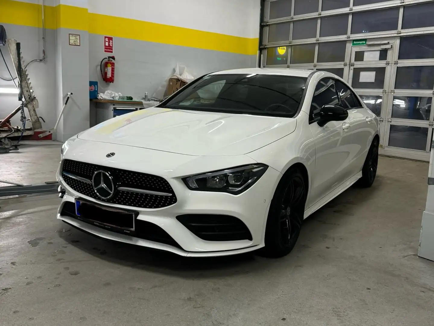 Mercedes-Benz CLA 200 CLA 200 d Aut. Weiß - 1