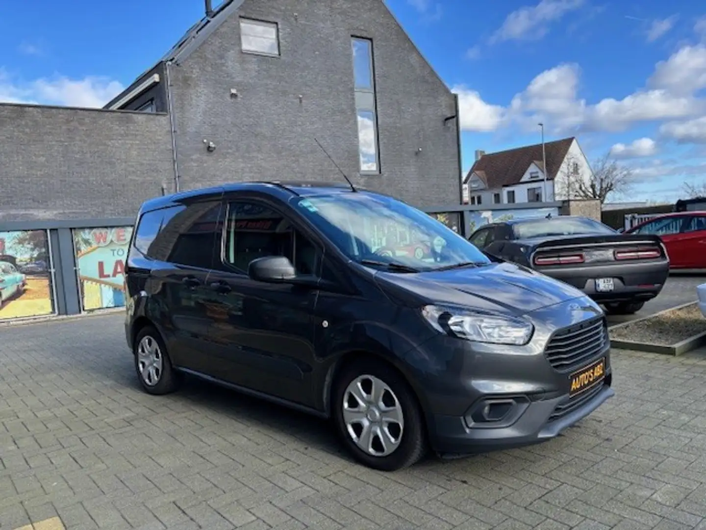 Ford Transit Courier 1.5 Trend Grau - 1