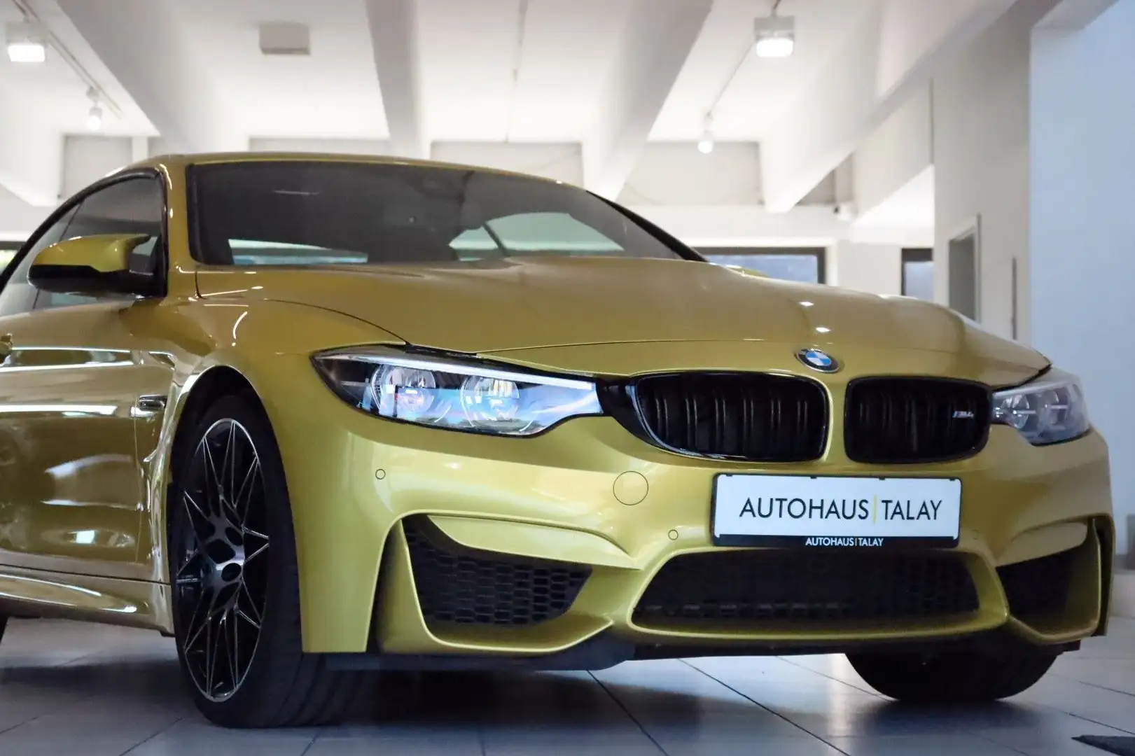 BMW M4 Cabrio H&K/M-DrivP./Carbon Yellow - 2