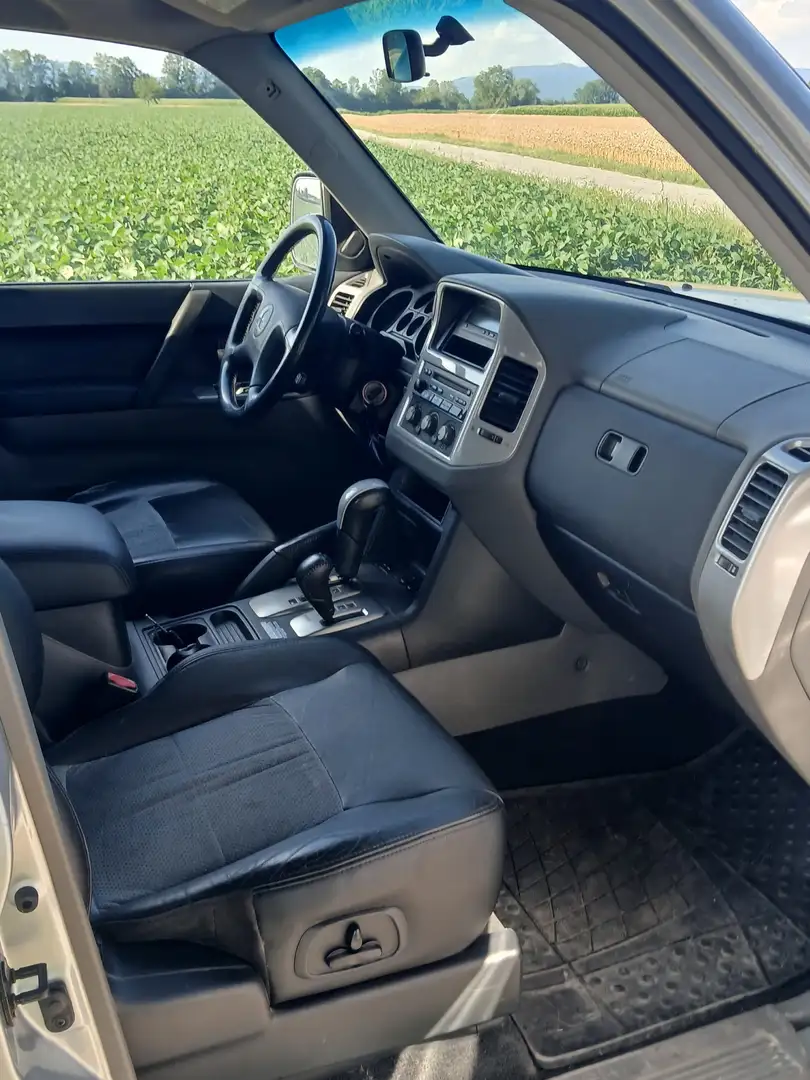 Mitsubishi Pajero 3.2 DI-D Automatik Dakar Silber - 2