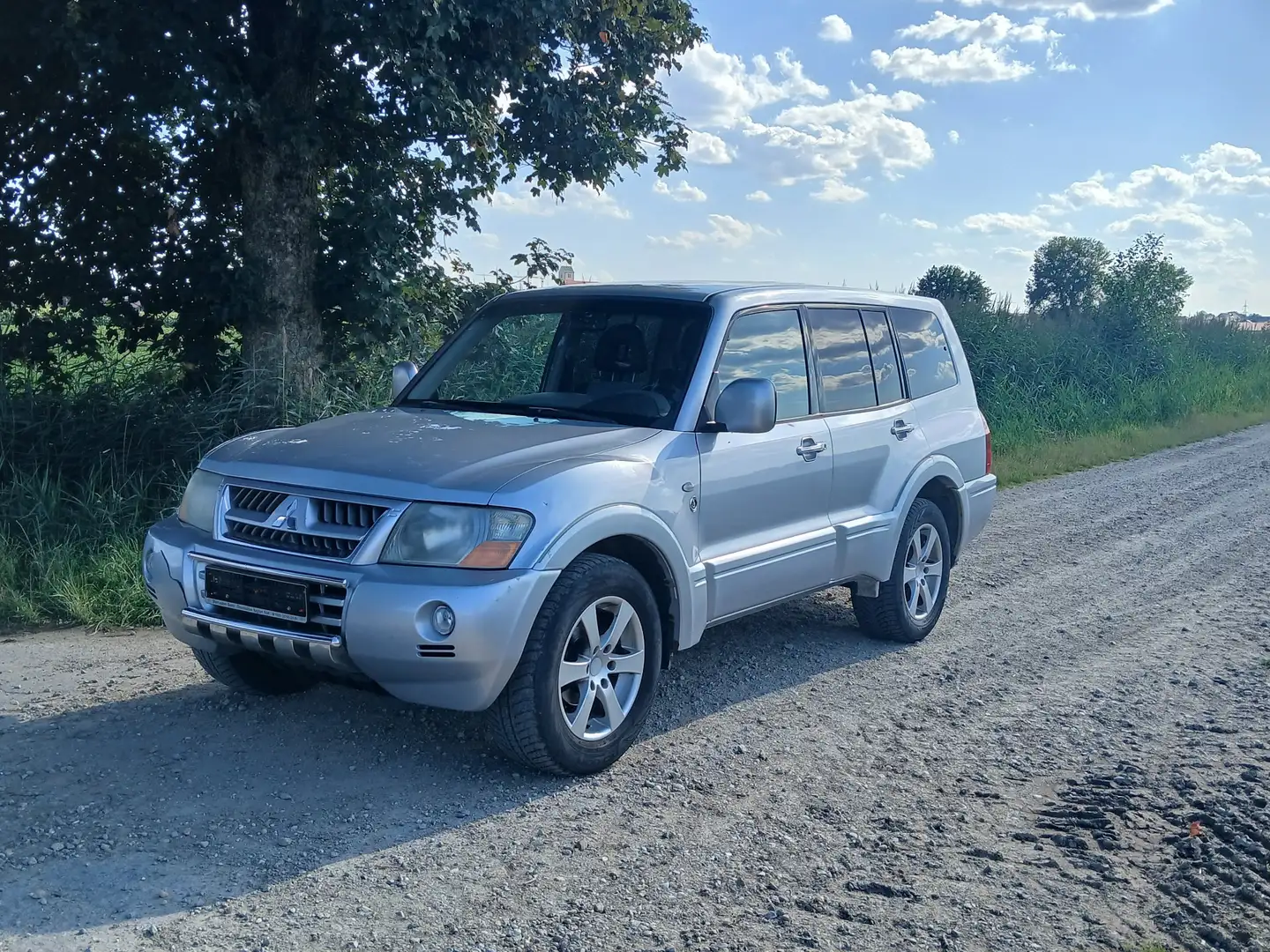 Mitsubishi Pajero 3.2 DI-D Automatik Dakar Silber - 1