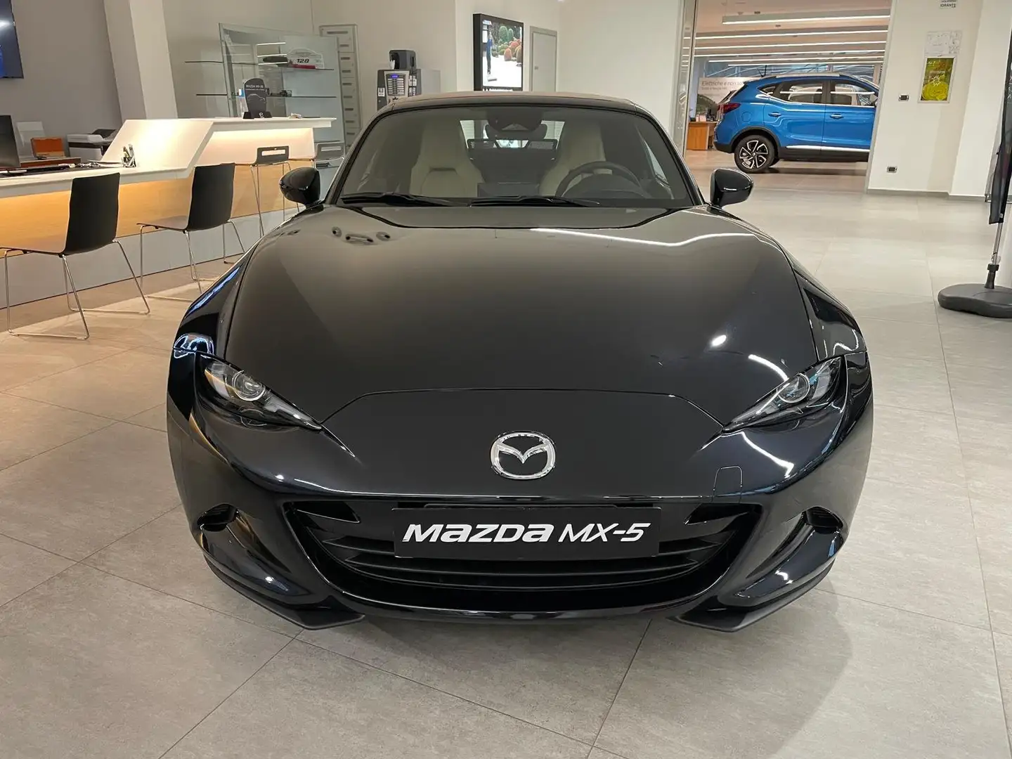 Mazda MX-5 1.5 benzina132cv KAZARI NUOVA DA IMMATRICOLARE Nero - 2