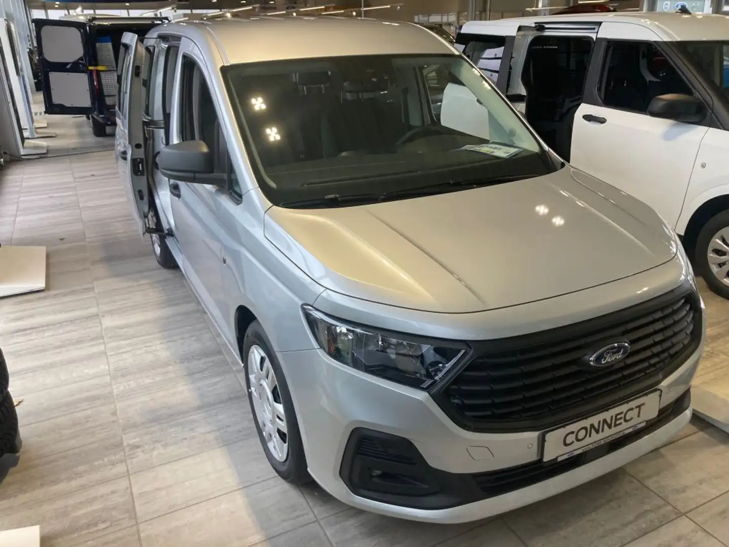 Ford Tourneo Connect Tourneo Connect 2.0 EcoBlue TREND Automatik Silber - 2