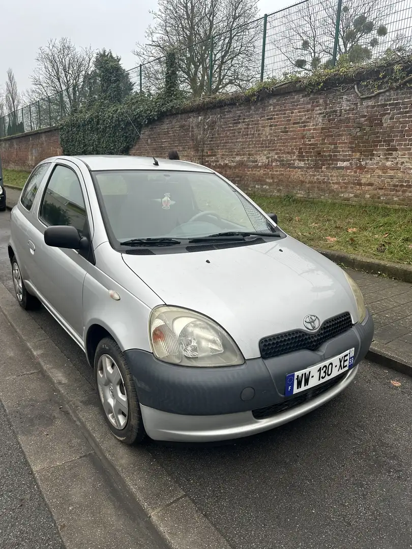Toyota Yaris 1.3i Linea Sol A - 2