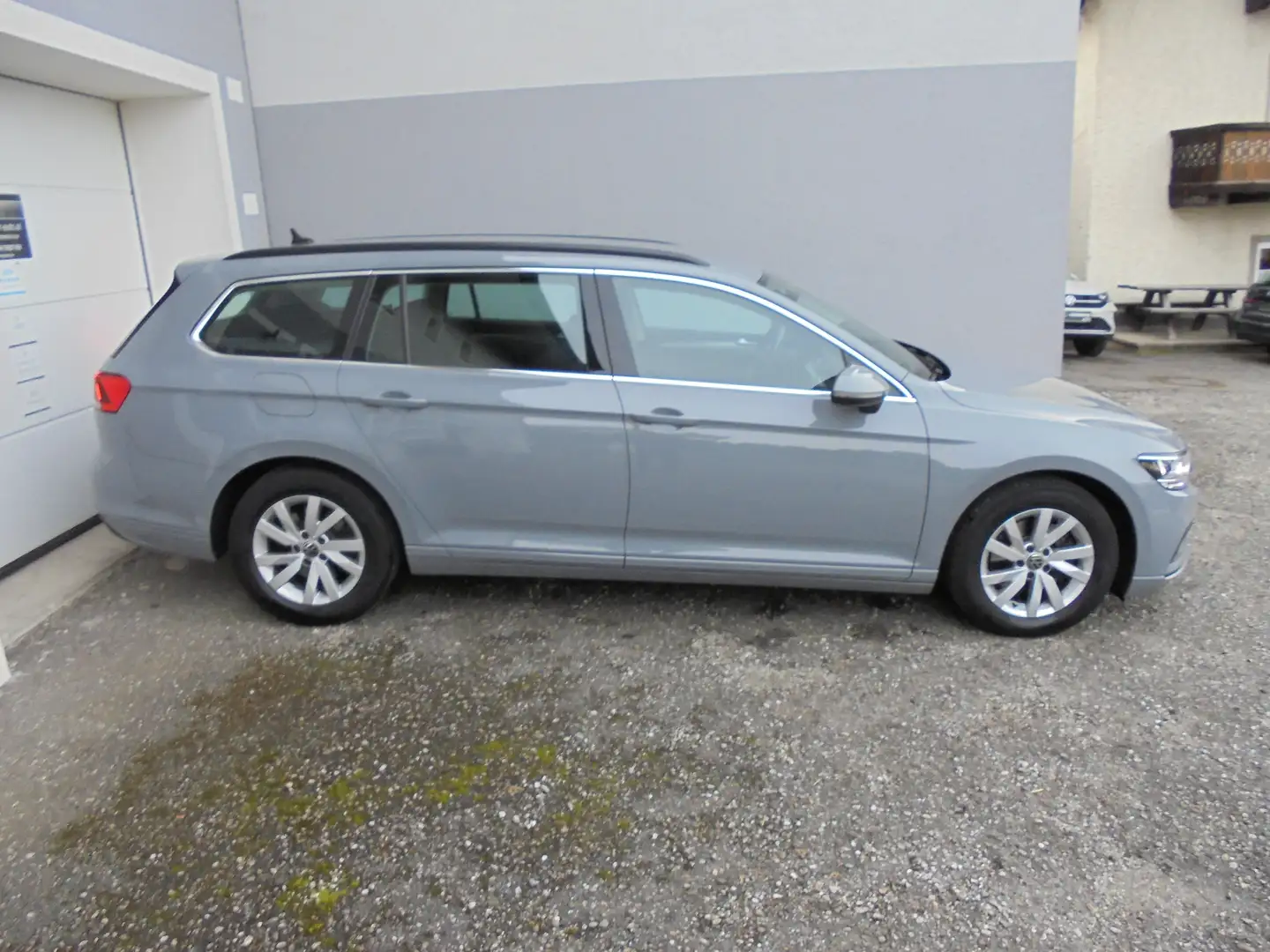 Volkswagen Passat Variant Business DSG, NAVI, AHK, ACC, SHZ, R-KAMERA, LED Grau - 2