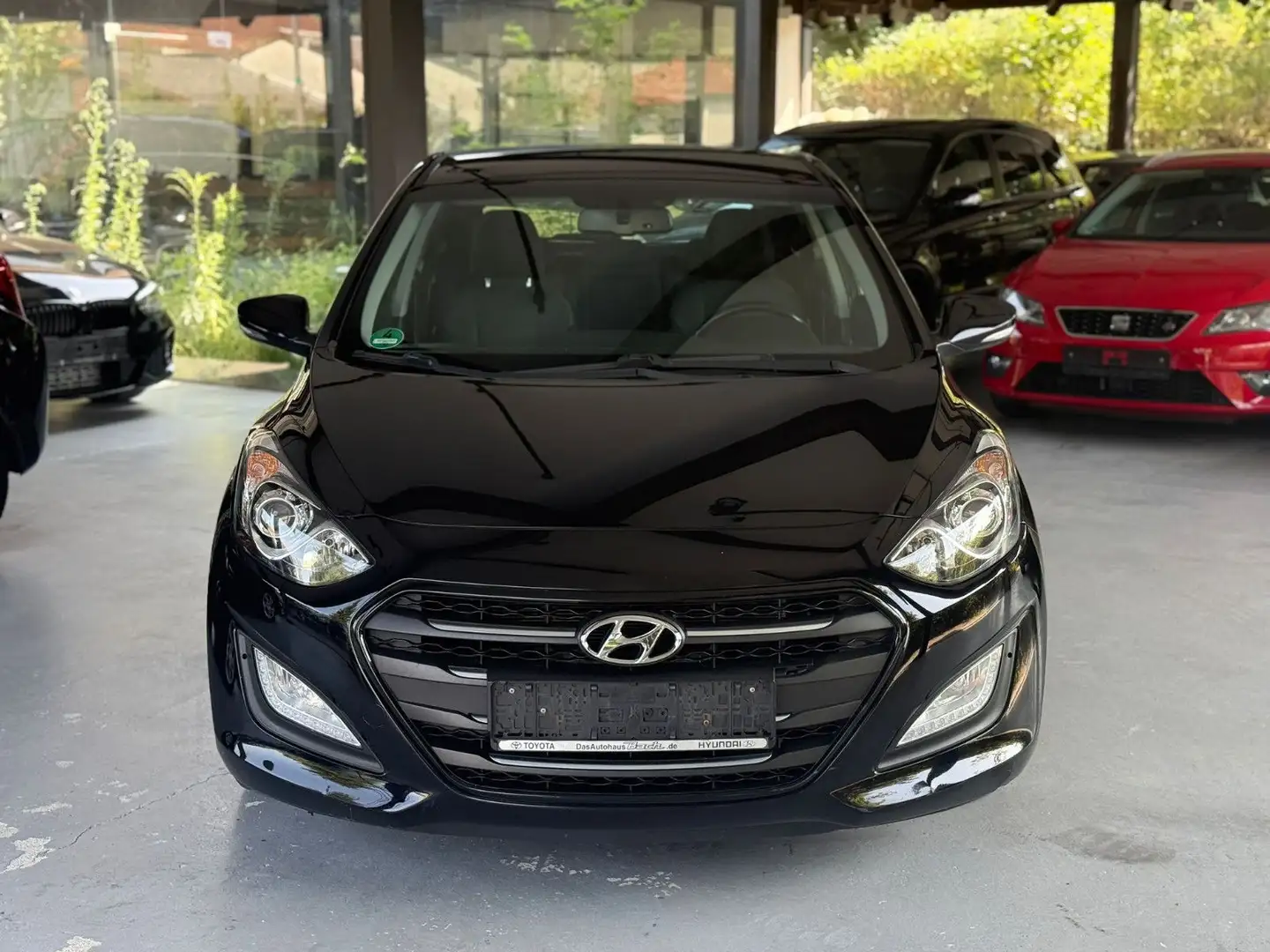 Hyundai i30 1.6 GDI blue Trend-Kamera-Shz-Tempo-Klima Schwarz - 2