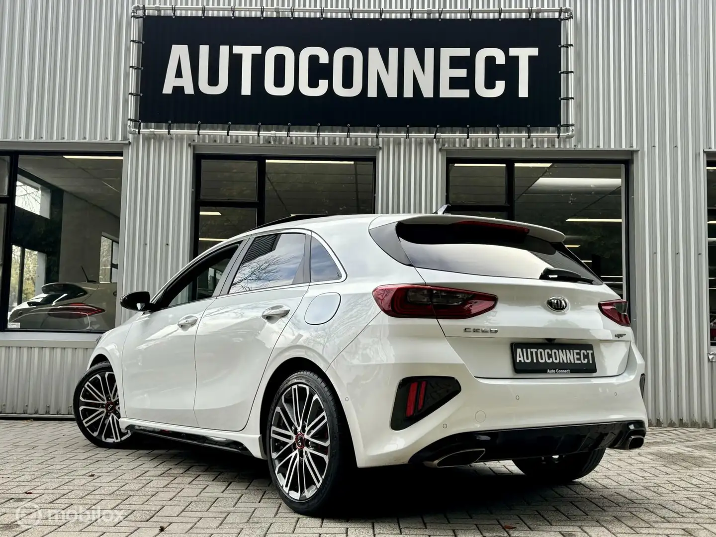 Kia Ceed / cee'd 1.6 T-GDi GT. PANODAK, AUTOMAAT, VOL OPTIES! Blanco - 2