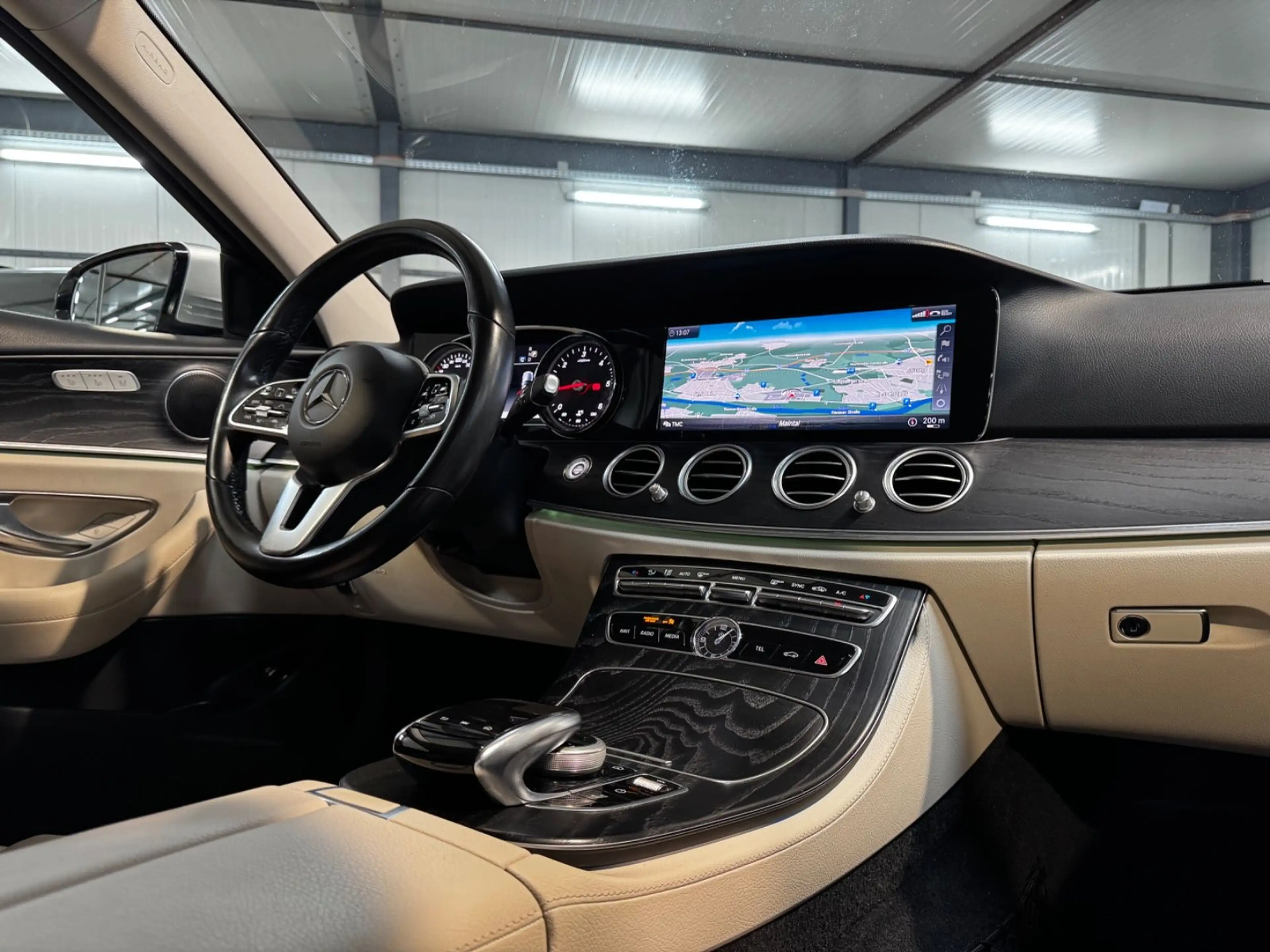 Mercedes-Benz E 220 d T AVANTGARDE MBEAM*BSNSS*DIST*SBLF*1.HAND — photo 14