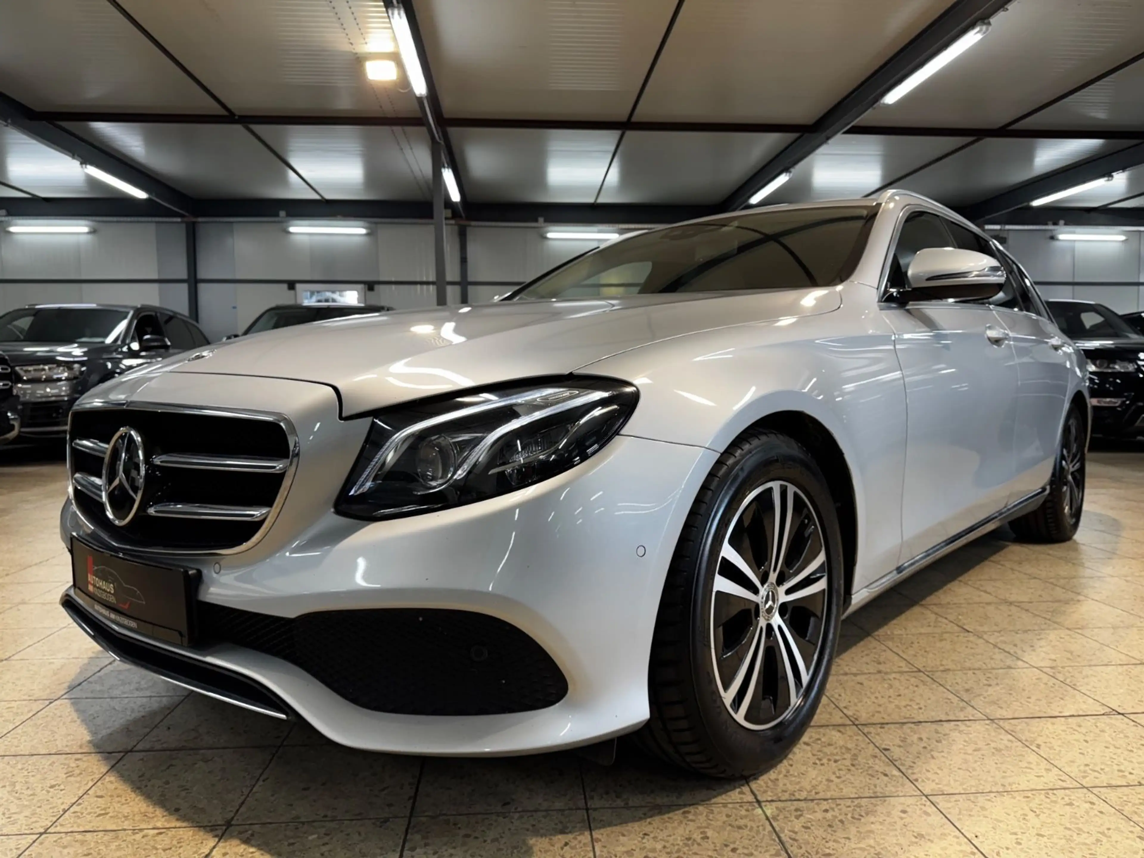 Mercedes-Benz E 220 d T AVANTGARDE MBEAM*BSNSS*DIST*SBLF*1.HAND — photo 5