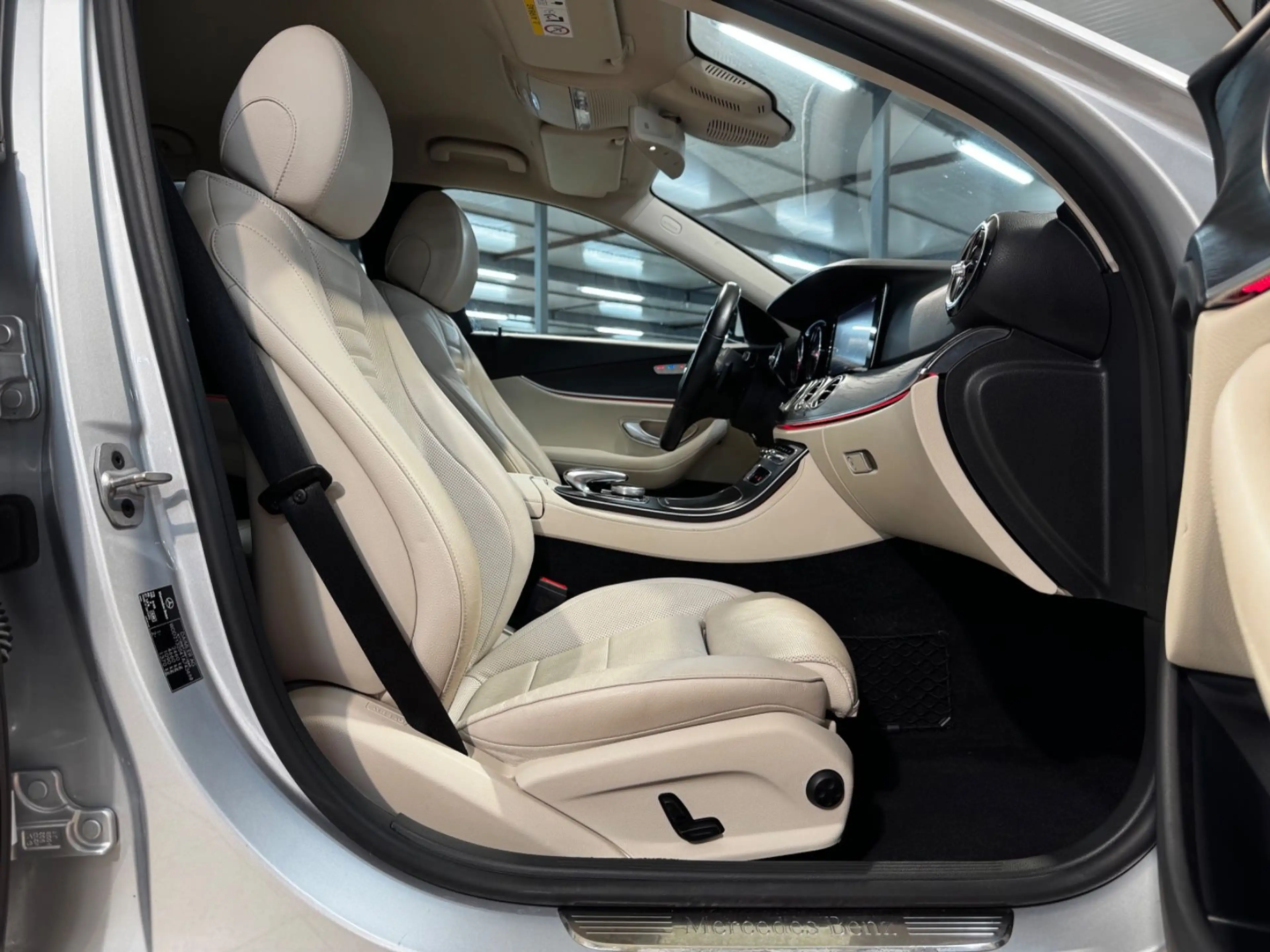 Mercedes-Benz E 220 d T AVANTGARDE MBEAM*BSNSS*DIST*SBLF*1.HAND — photo 6