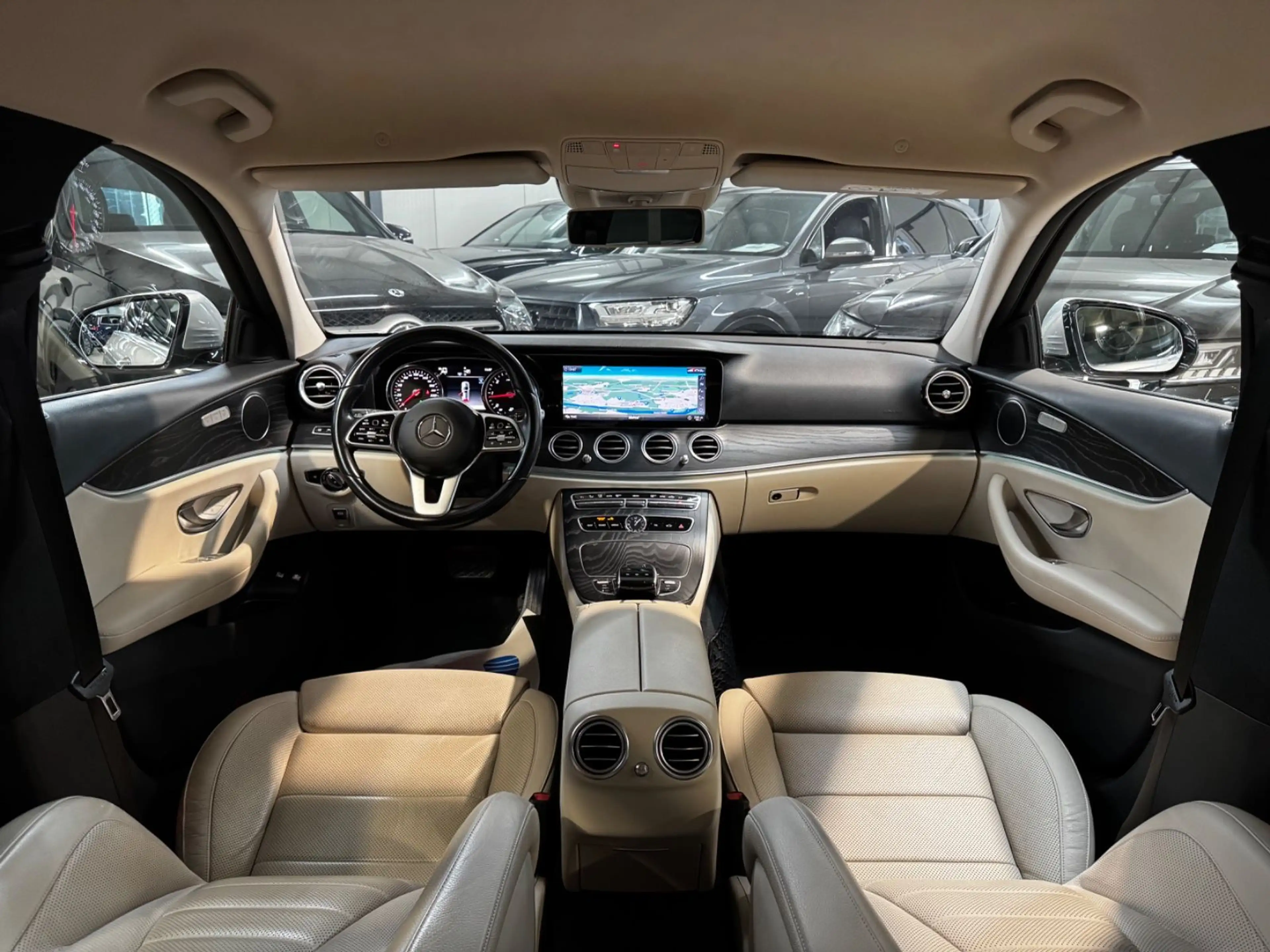 Mercedes-Benz E 220 d T AVANTGARDE MBEAM*BSNSS*DIST*SBLF*1.HAND — photo 13
