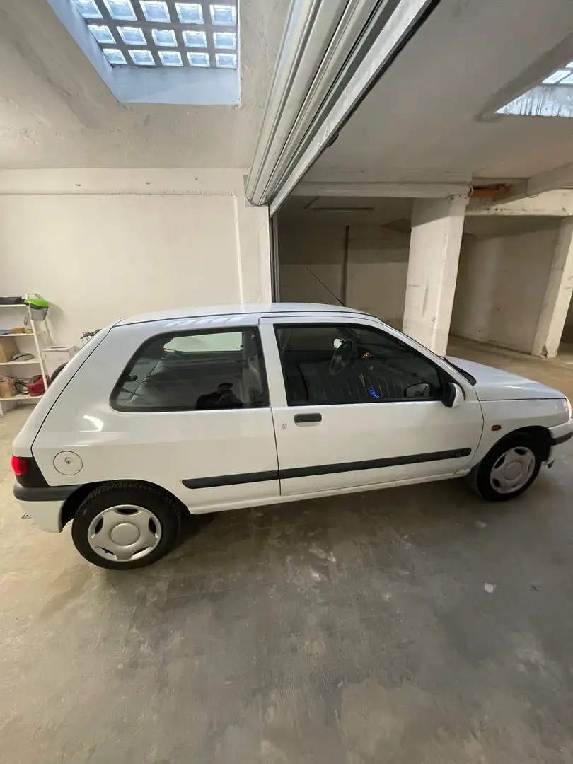 Renault Clio 3p 1.2 RN Alb - 2