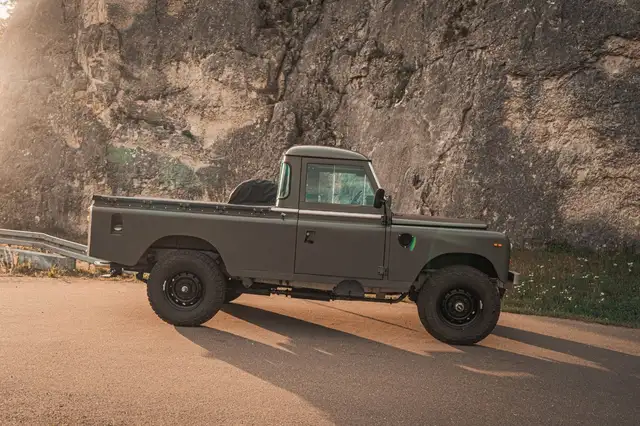 Land Rover Series 109 V8