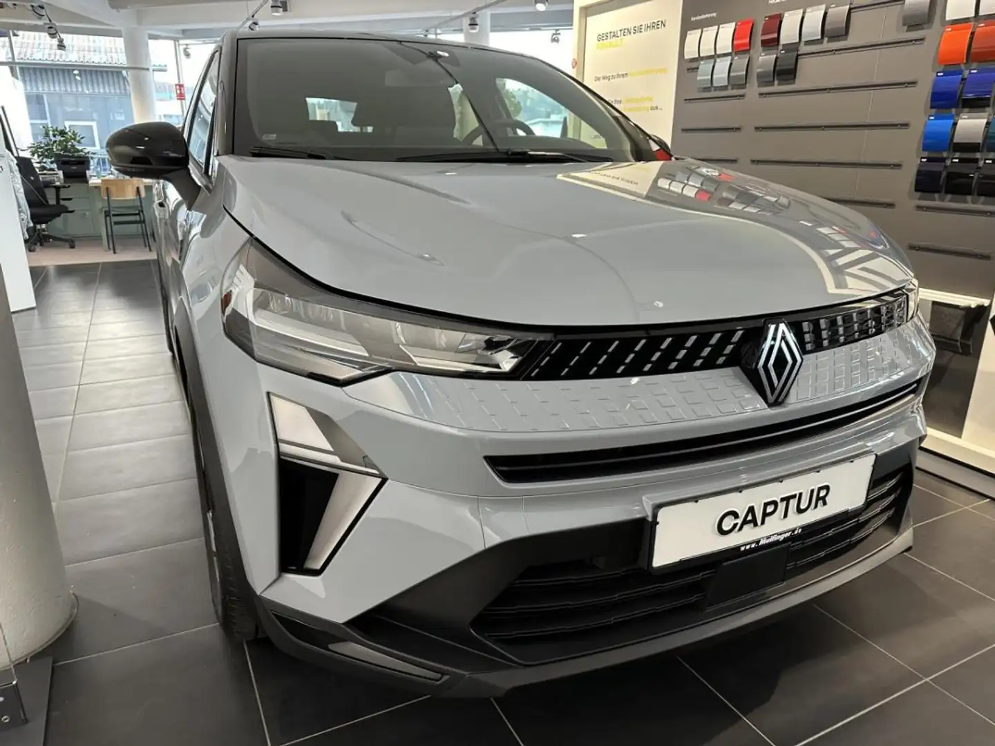 Renault Captur TECHNO Mild Hybrid 140 ❗ WINTER-PAKET ❗ SOFORT VER Schwarz - 2