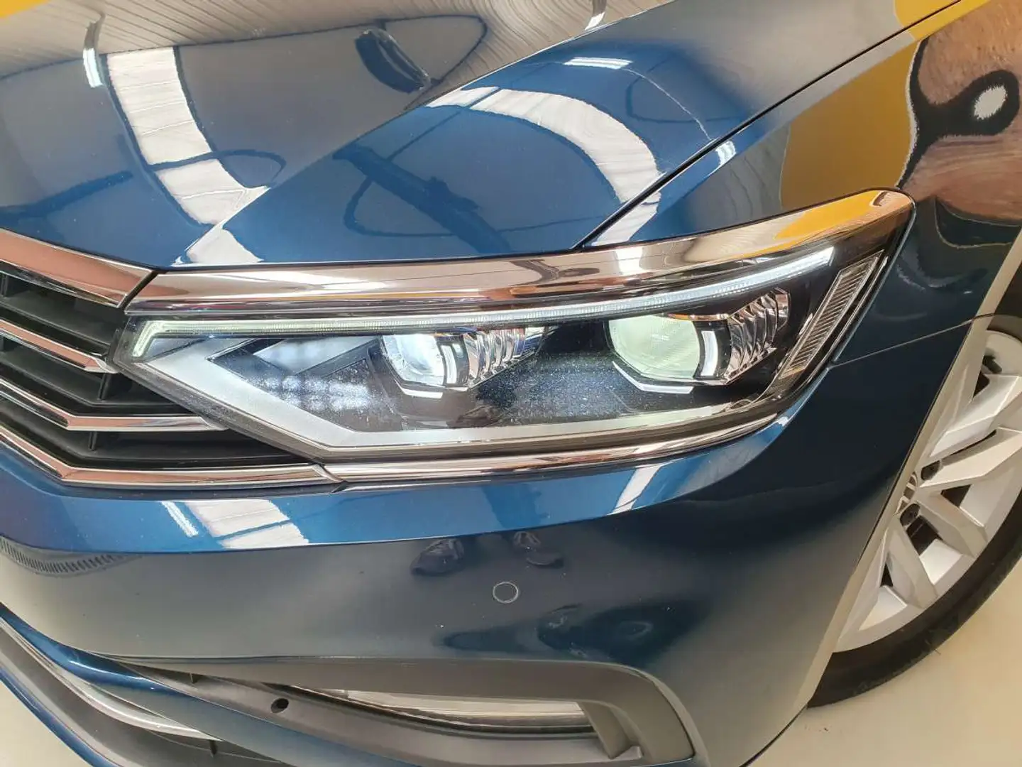 Volkswagen Passat 2.0 TDI VARIANT STYLE Bleu - 2