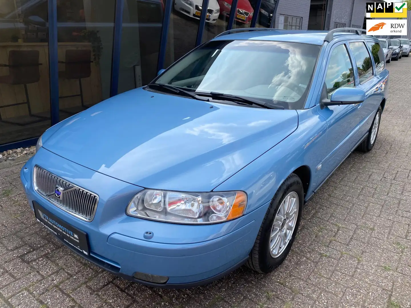 Volvo V70 2.4 Kinetic Automaat / Youngtimer Blauw - 1