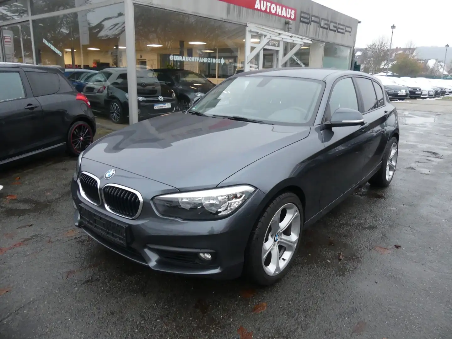 BMW 116 1 Lim. 5-trg. 116i Advantage Grau - 2