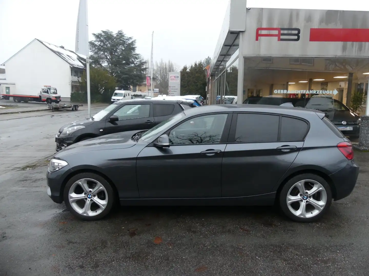 BMW 116 1 Lim. 5-trg. 116i Advantage Grau - 1