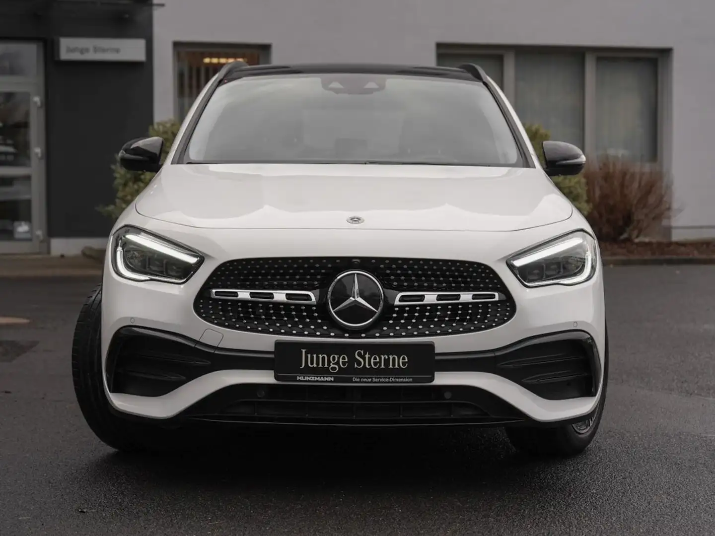Mercedes-Benz GLA 250 4M AMG Night MBUX Navi Panorama Kamera Weiß - 2