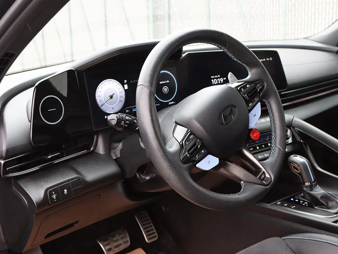 Hyundai ELANTRA photo Hyundai ELANTRA