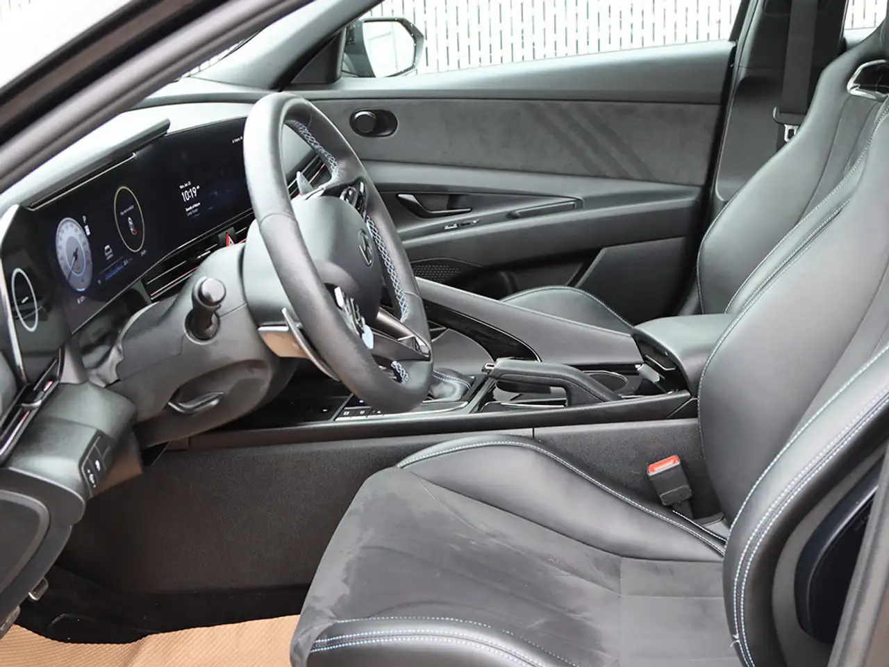 Hyundai ELANTRA photo Hyundai ELANTRA