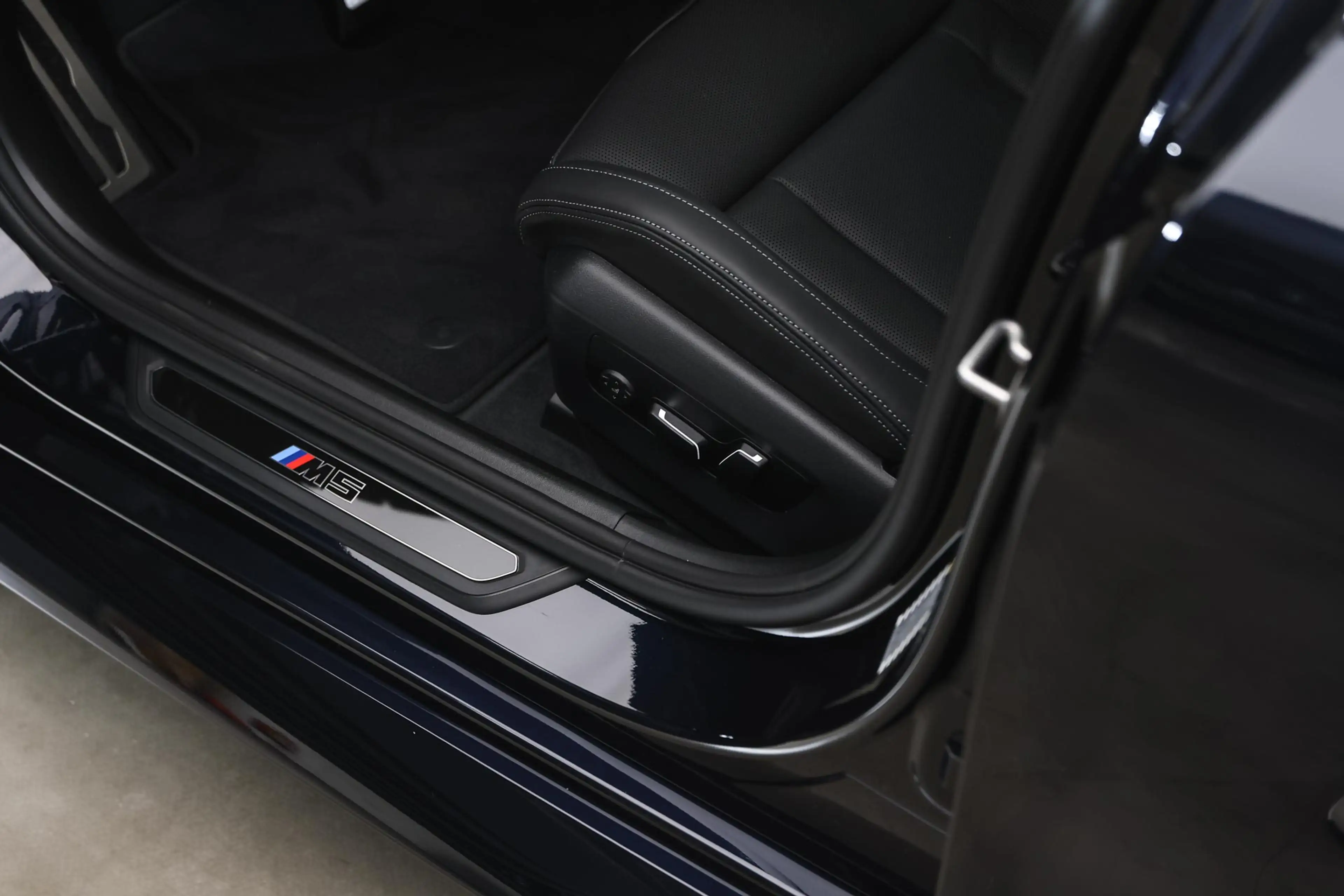 BMW M5 Touring Automaat / M Drive Professional / Panorama — photo 14