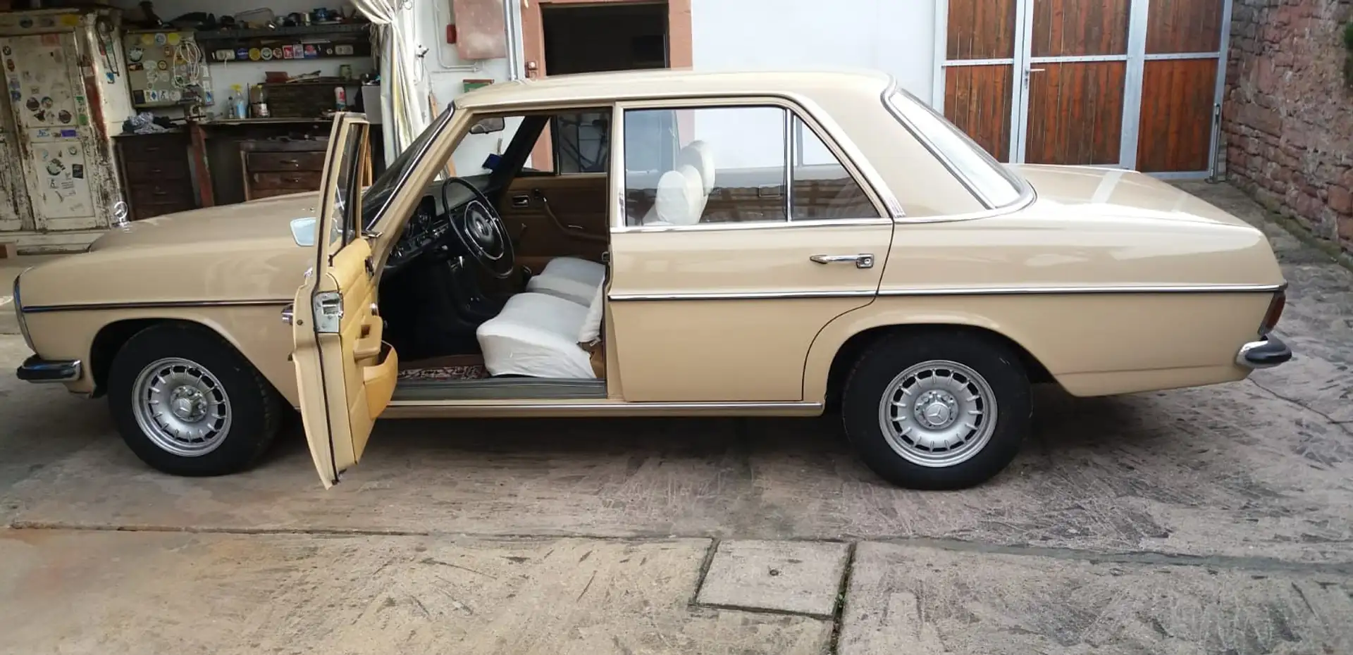 Mercedes-Benz 220 D/8 Beige - 2