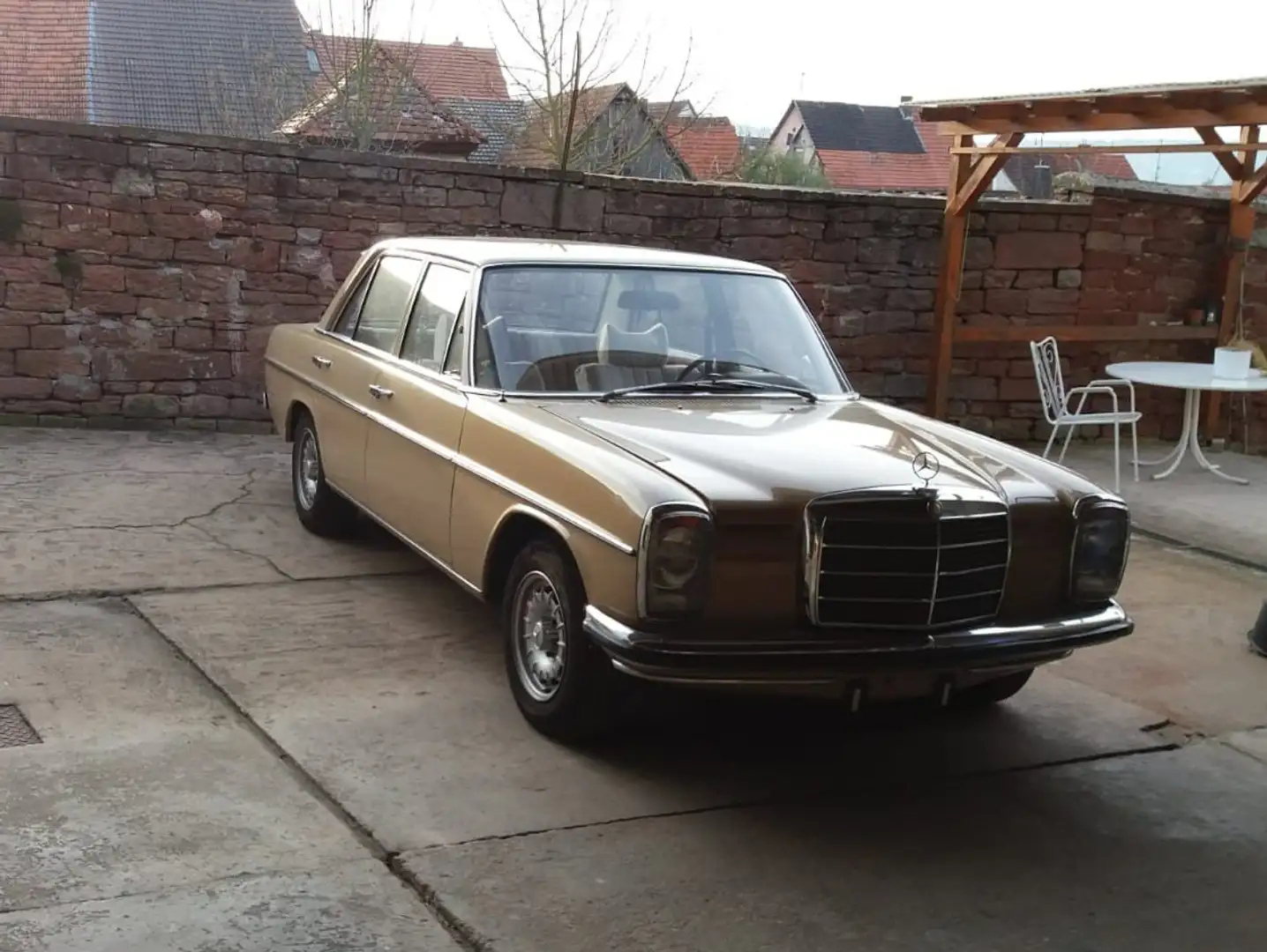 Mercedes-Benz 220 D/8 Beige - 1