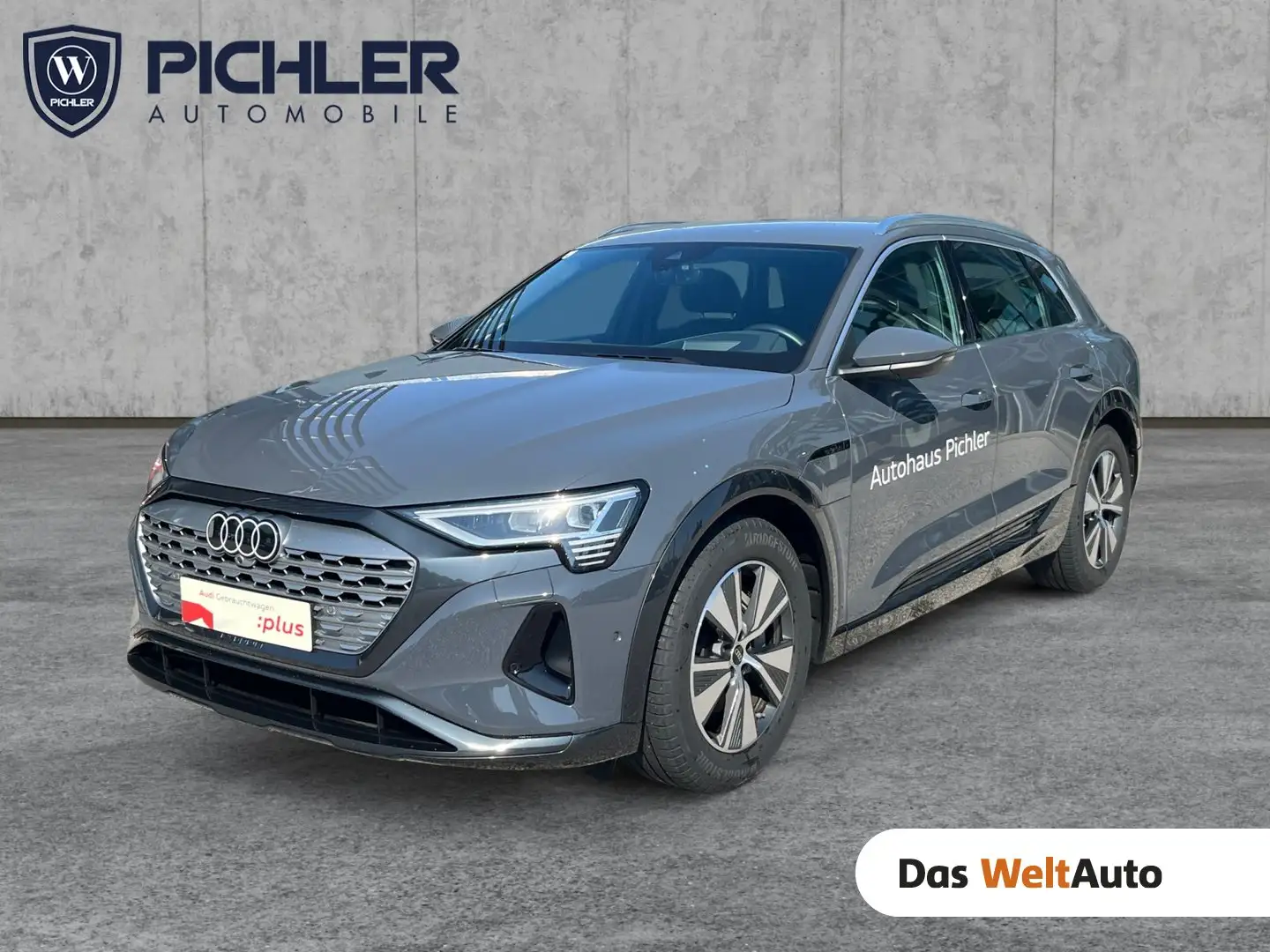 Audi Q8 55 e-tron quattro business Grau - 1