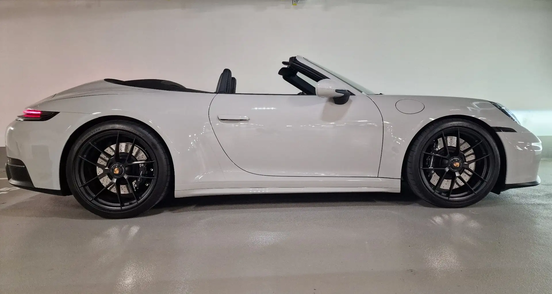 Porsche 911 992.2 Carrera 4 GTS Cabriolet Grau - 1