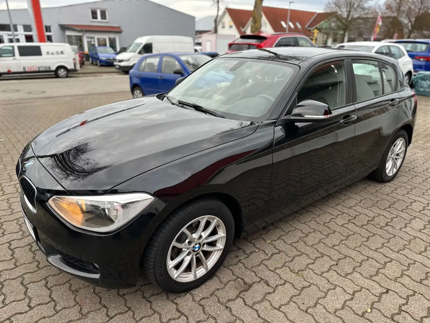 BMW 114 d 1.6 Lim./KLIMAA/SHZ/FREISPRECH/LMF Schwarz - 2